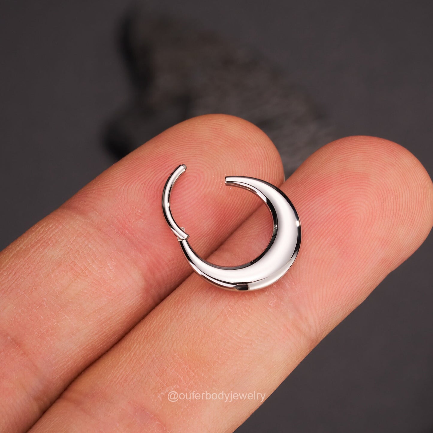 Lunar Bold Septum Clicker – Sculpted Shine for Unapologetic Style